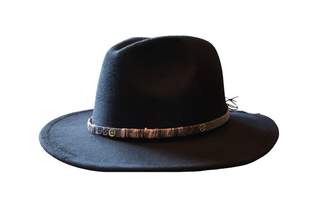 Brimmed black hat with steampunk tassel